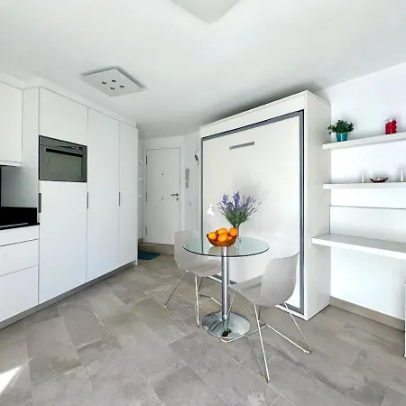 Апартаменти Modern Near The Sea