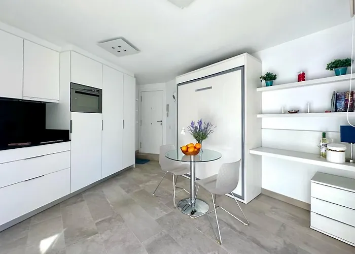 Apartment Modern Near The Sea